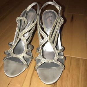 Prom silver heels ! Size 8, worn once😍